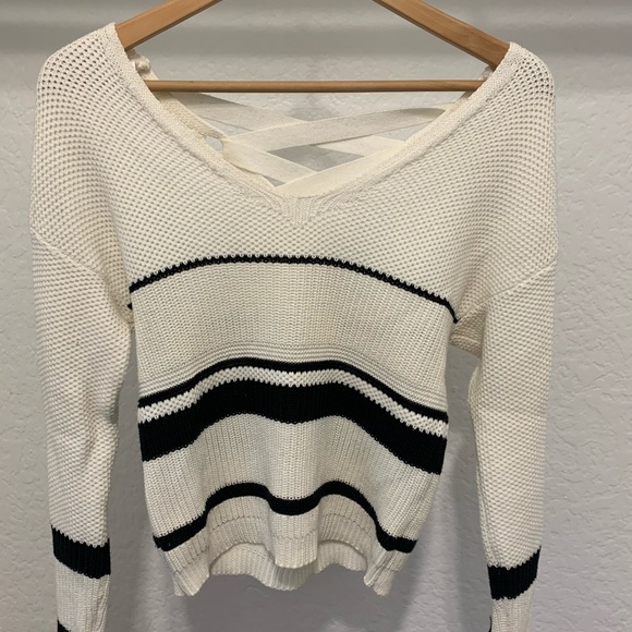 Super cute knit sweater with sexy tie-up back. - Picture 2 of 3